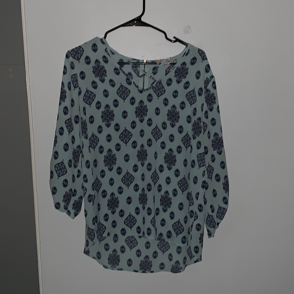 3/4 sleeve top w/ zipper detail in back